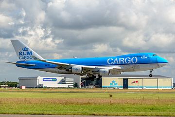 KLM Cargo Boeing 747-400ERF (PH-CKC) gaat landen. van Jaap van den Berg