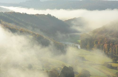 Door de mist komt de zon op