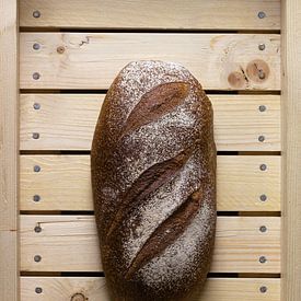 Brood in Veilingkrat van Roland van Balen