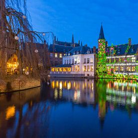 Rozenhoedkaai in Brugge tijdens Wintergloed van Nele Mispelon