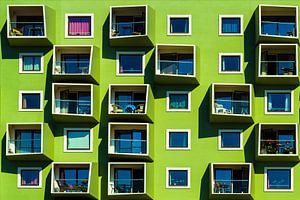Gevel met groene balkons