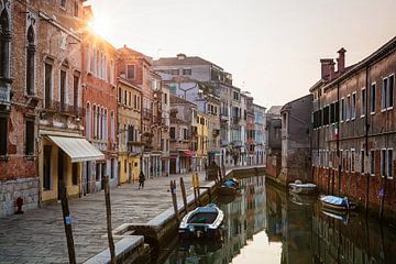 De kanalen van Cannaregio in Venetië van Rob Boon