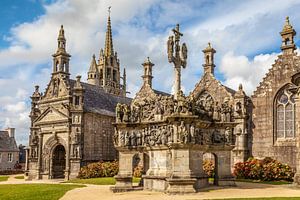 Umfriedeter Pfarrbezirk bei Lampaul-Guimiliau, Bretagne