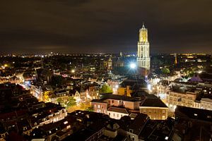 Skyline von Utrecht bei Nacht von Dennis van de Water