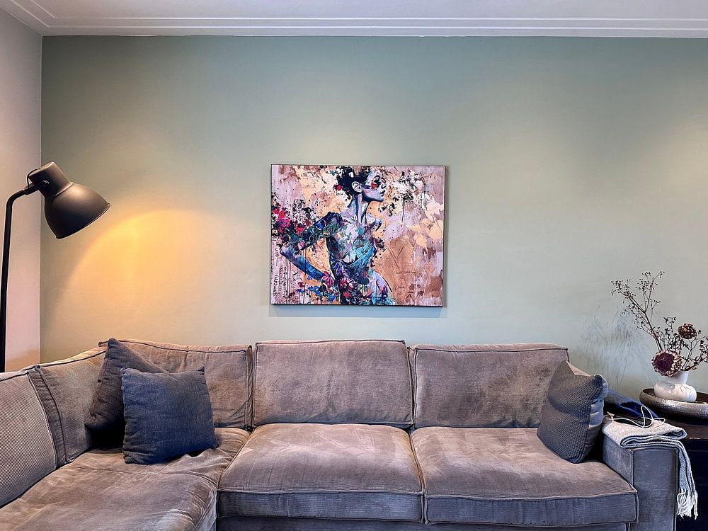 Woman in Gold, by Eye catching paintings