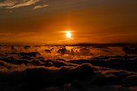 Zonsopkomst boven de wolken op Madeira