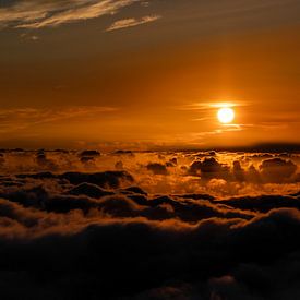 Zonsopkomst boven de wolken op Madeira van KiekLau! Fotografie