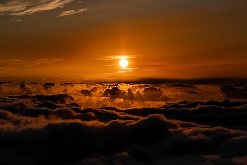 Sonnenaufgang über den Wolken auf Madeira