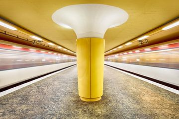 Station de métro "Messberg" - Belle Hambourg sur Rolf Schnepp