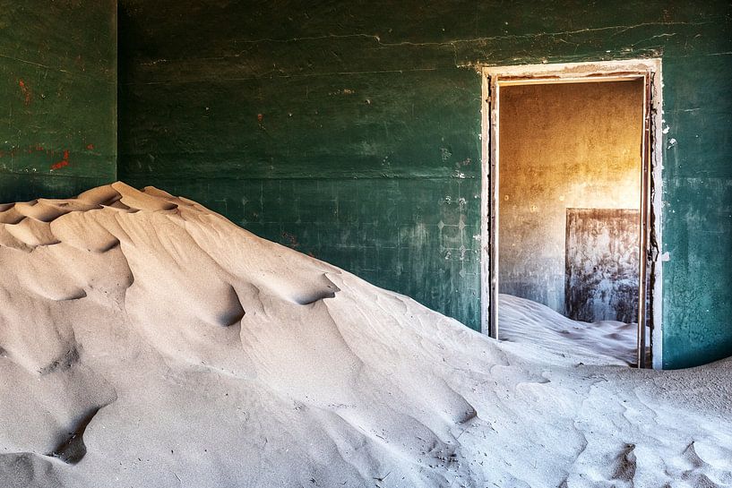Kolmanskop 5 by Henk Leijen