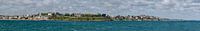 Panorama uitzicht op Dinard (France) van de pier in Saint-Malo van Ardi Mulder thumbnail