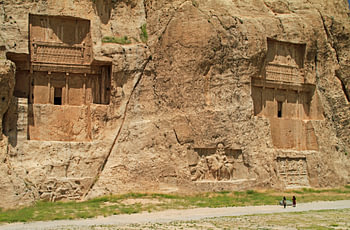 Bij de graven van Darius en Xerxes in het huidige Iran