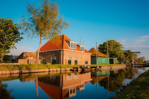 Boerderij aan het water