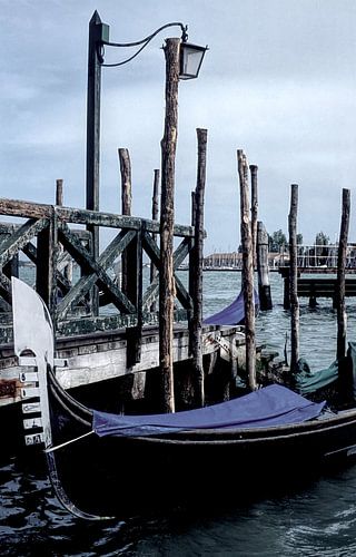 Venetië - Gondel in het ochtendlicht 1