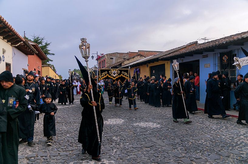 Guatemala: Paasprocessie (Antigua) by Maarten Verhees