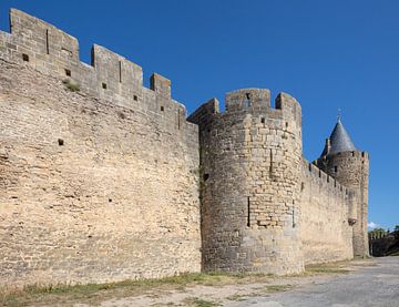 Muur oude stad Carcassonne in Frankrijk van Joost Adriaanse