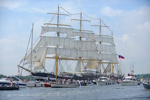 Tallship Kruzenshtern bij de parade van SAIL Amsterdam 2015