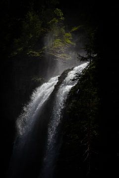 Cascade du Rouget, France van Peter Hooijmeijer