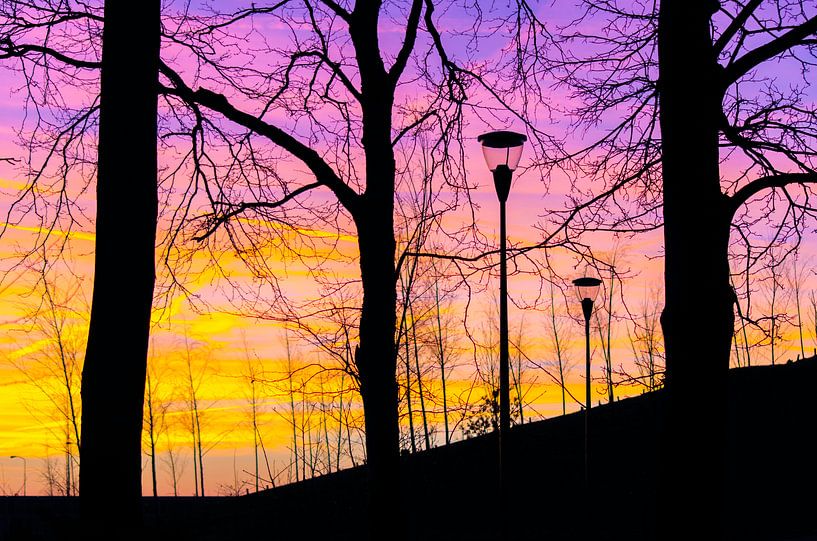 Kleurrijke zonsondergang van Judith Spanbroek-van den Broek