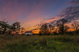 Lonely shed @ sunset I sur Marcel de Groot
