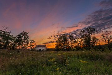 Lonely shed @ sunset I von Marcel de Groot