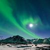 Noorderlicht, poollicht of Aurora Borealis in de nachtelijke hemel boven Noord Noorwegen van Sjoerd van der Wal