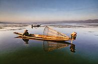 Vissers op het Inle meer in Myanmar van Frans Lemmens thumbnail