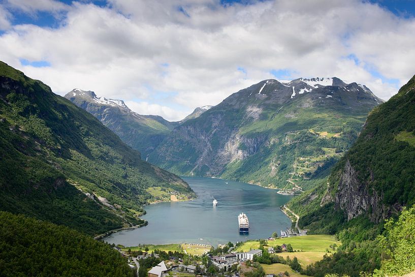 Uitzicht over Geirangerfjord in Noorwegen van iPics Photography