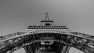 Sous le géant de fer