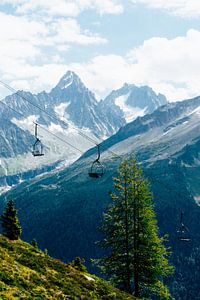 Stoeltjeslift in de Alpen || Reisfotografie Franse Alpen van Suzanne Spijkers