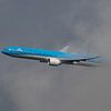 klm 777 bankshot door de wolken. van Arthur Bruinen