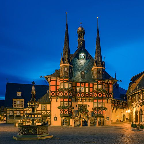 Het beroemde stadhuis in Wernigerode, Harz, Saksen-Anhalt, Duitsland van Henk Meijer Photography