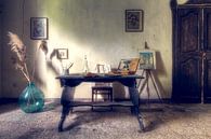 Künstlerbüro in verlassener Villa. von Roman Robroek Miniaturansicht