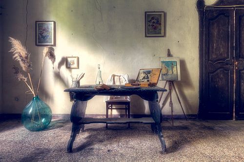 Bureau des artistes dans une villa abandonnée.