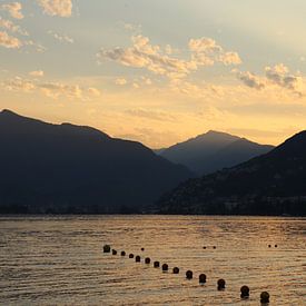 Coucher de soleil sur le Lac Majeur en Suisse sur Sander van Doeland