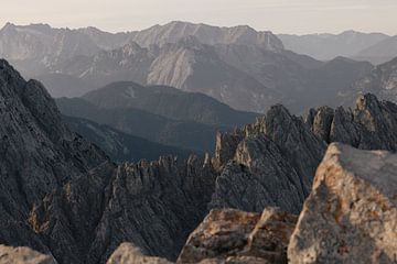 Gebergte in de Alpen bij zonsondergang van Sophia Eerden