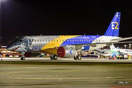 Avion d'essai Embraer E190-E2 à Schiphol-Est (PR-ZGQ). sur Jaap van den Berg