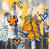 Kleurrijke graffiti met vlinder en hartjes van Maerten Prins