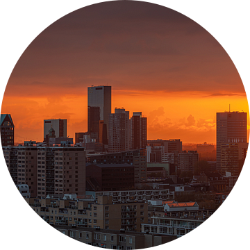 De zonsondergang boven het stadscentrum van Rotterdam van MS Fotografie | Marc van der Stelt