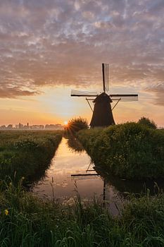 Zonsopkomst Uitwijkse molen Almkerk