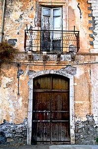Verlassenes, märchenhaftes Haus in Taormina
