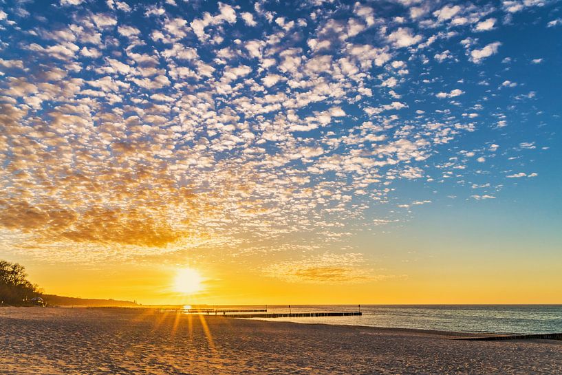 Sonnenuntergang am Strand van Gunter Kirsch