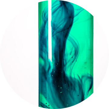 Blauwe inkt lost op in groen water