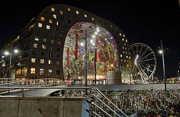 Rotterdam de nuit ; Market Hall sur Astrid Luyendijk