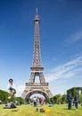 Springende man bij Eiffeltoren in Parijs van Floor Fotografie thumbnail
