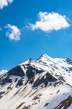 Snowy mountain peaks in the Austrian Alps near the Grossglockner