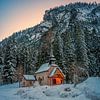 Kleine Kapelle am Pragser Wildsee bei Sonnenuntergang von t.ART