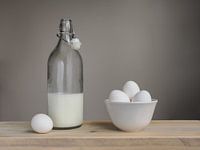 Stilleven melk en eieren