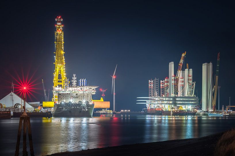 Les Alizés, Seajacks Scylla and Wind Osprey at night at Eemshaven by Jan Georg Meijer