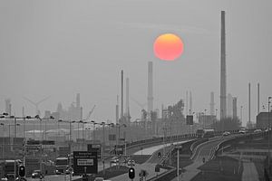 Coucher du soleil Shell Rotterdam sur Anton de Zeeuw